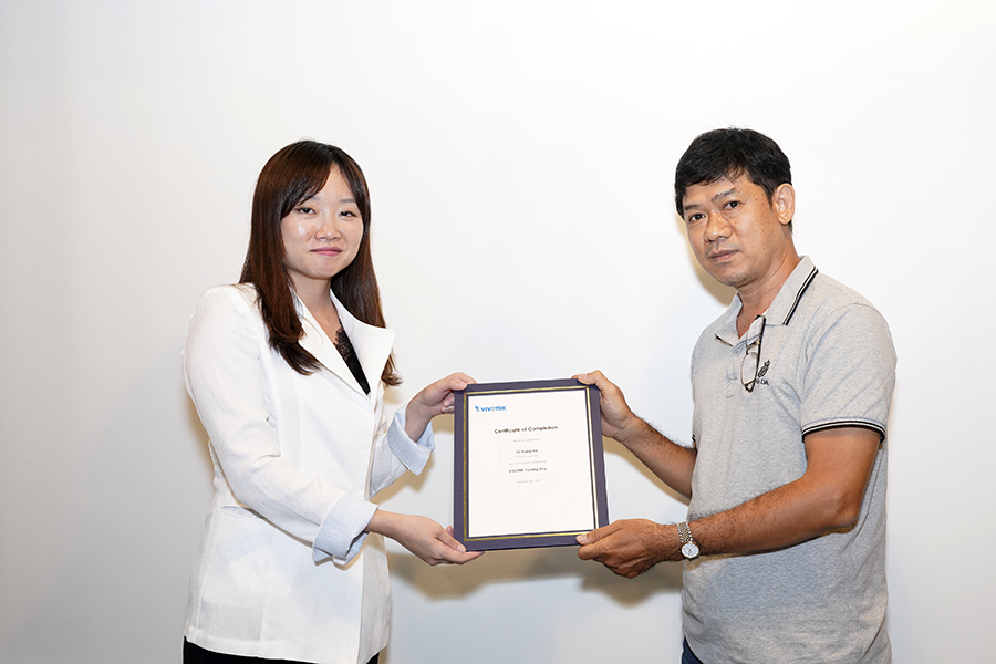 Trao bang cho doi tac 4
